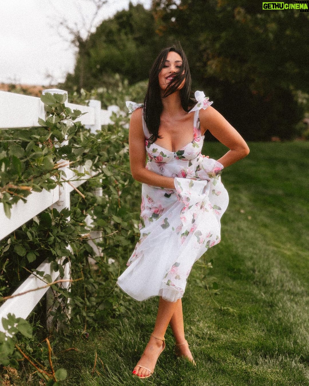 Brie Garcia Instagram - Your #mindfulmonday reminder to chase your dreams, find the magic in the world, travel, try new things, and most importantly do all things with love in your heart 💗