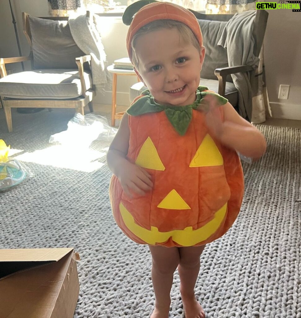 Brie Garcia Instagram - Buddy’s costume came in which means this will be his daily attire till November 😂🎃 I actually don’t mind because he’s the cutest pumpkin I’ve ever seen!!