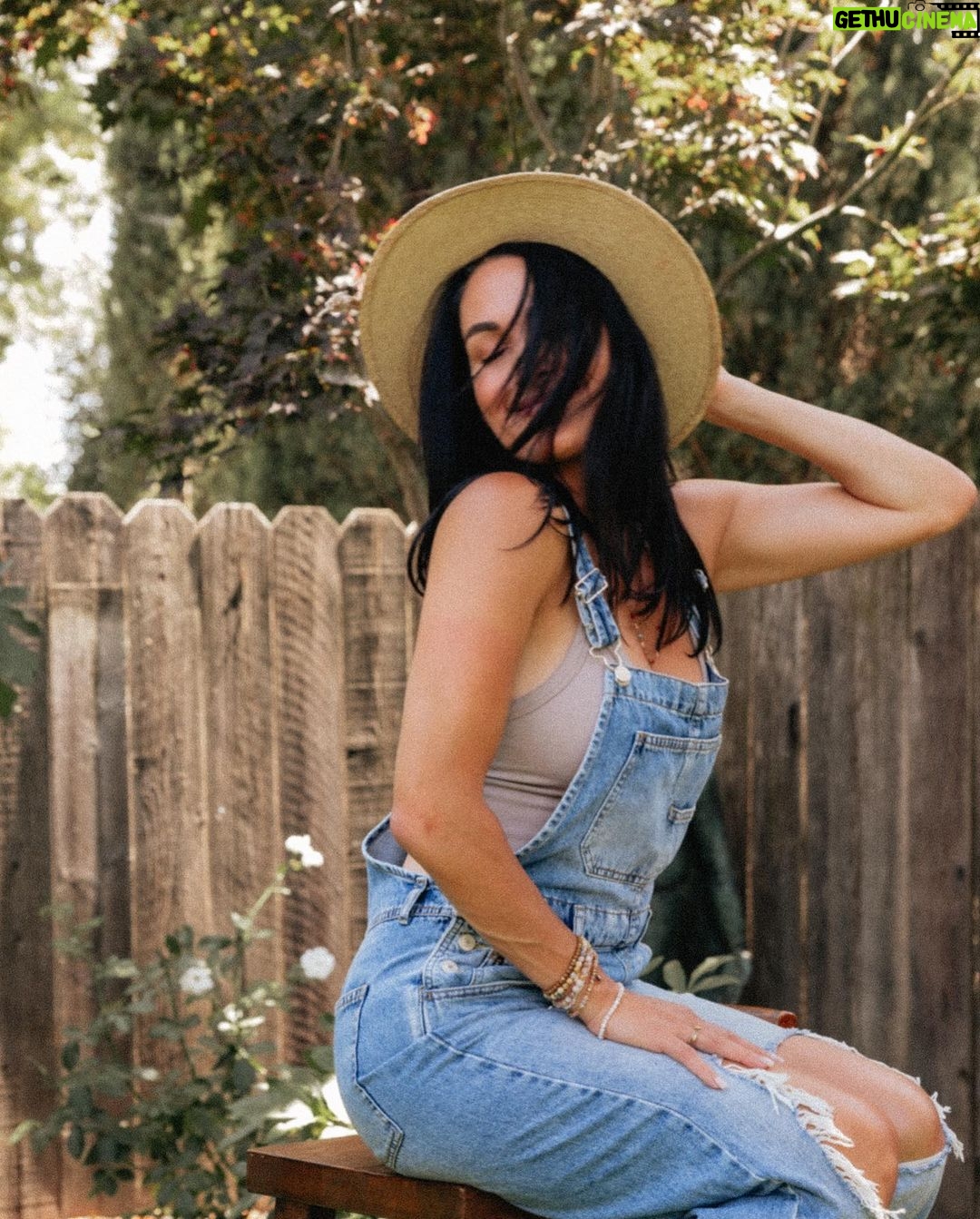 Brie Garcia Instagram - This is meβ¦..garden, sunshine and free ππ»ββοΈπͺ΄π©π»βπΎβοΈ