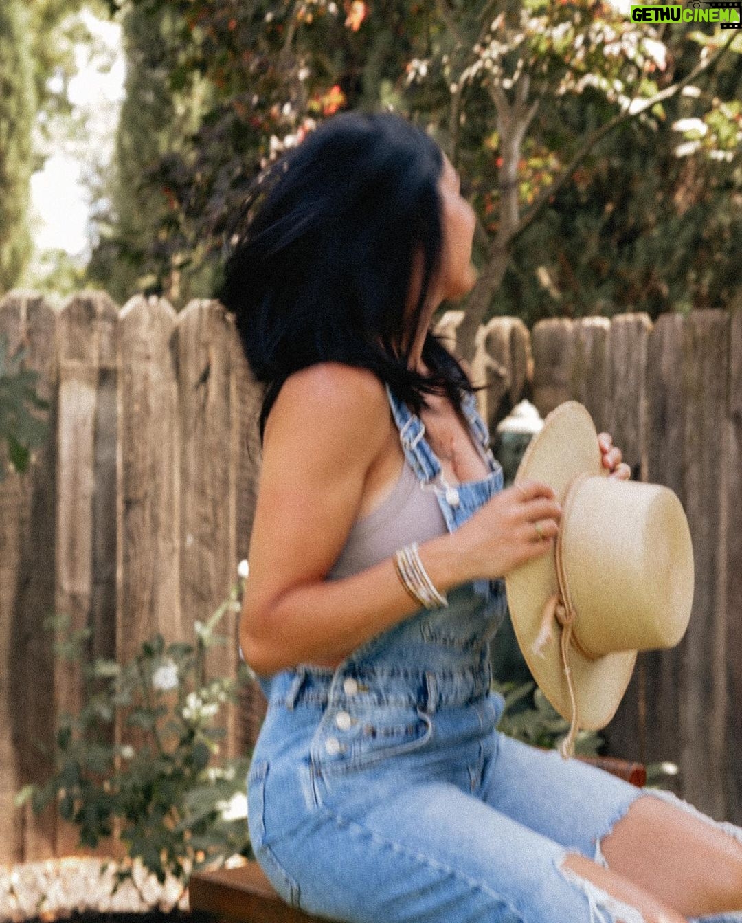 Brie Garcia Instagram - This is meβ¦..garden, sunshine and free ππ»ββοΈπͺ΄π©π»βπΎβοΈ