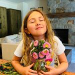 Brie Garcia Instagram - With these long summer days I just love picking a recipe and cooking with Birdie!!!! ❤️👩🏻‍🍳🐥 I came across @rachaelsgoodeats cookbook and loved all the recipes!!!! 😋 It’s the perfect outing to go pick flowers, fresh ingredients and connect with my Bird. She told me she wants to name her kids star, moon and planet!! I told her those were perfect names!!! Then my favorite is setting the table!!! @williamssonoma always gets me with their cute table settings!!! Lastly nothing better to pair this perfect evening with than @bonitabonitawine Chardonnay 💛💐 What a great day!!! ⭐️🌕🪐