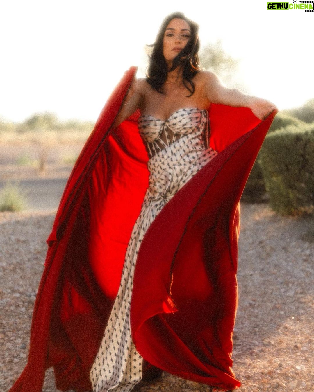 Brie Garcia Instagram - “I dream of rain I dream of gardens in the desert sand I wake in vain I dream of love as time runs through my hand” Head to the YouTube channel to see BTS of this shoot! I’ll add the link in my stories ❤️