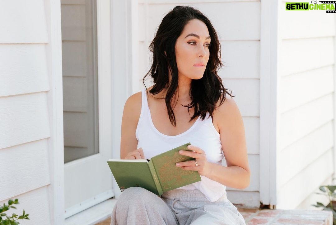 Brie Garcia Instagram - Prioritizing journaling time on this #mindfulmonday 📝 My favorite way to start a new week with a clear mindset!