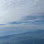 Brisa Fenoy Instagram - Y asi pase mi último dia de un año y primero de otro ; y su poema dice así; antonio machado y canción por Serrat. De Algeciras a Estambul Quizá porque mi niñez sigue jugando en tu playa y escondido tras las cañas duerme mi primer amor, llevo tu luz y tu olor por donde quiera que vaya, y amontonado en tu arena tengo amor, juegos y penas. Yo, que en la piel tengo el sabor amargo del llanto eterno que han vertido en ti cien pueblos de Algeciras a Estambul para que pintes de azul sus largas noches de invierno. A fuerza de desventuras, tu alma es profunda y oscura. A tus atardeceres rojos se acostumbraron mis ojos como el recodo al camino... Soy cantor, soy embustero, me gusta el juego y el vino, tengo alma de marinero... Qué le voy a hacer, si yo nací en el Mediterráneo. Y te acercas, y te vas después de besar mi aldea. Jugando con la marea te vas, pensando en volver. Eres como una mujer perfumadita de brea que se añora y se quiere que se conoce y se teme. Ay, si un día para mi mal viene a buscarme la parca. Empujad al mar mi barca con un levante otoñal y dejad que el temporal desguace sus alas blancas. Y a mi enterradme sin duelo entre la playa y el cielo... En la ladera de un monte, más alto que el horizonte. Quiero tener buena vista. Mi cuerpo será camino, le daré verde a los pinos y amarillo a la genista... Cerca del mar. Porque yo nací en el Mediterráneo. #antoniomachado İstanbul - Türkiye