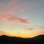 Brisa Fenoy Instagram - Colores nuevos. días claros y más largos. Sol solsticio de invierno. Tú que me enseñas el cambio en cada día y en cada respiración llena de esperanza y de nuevas posibilidades de explorar la infinitud de mi ser. Quien soy cuando no soy. Las impresiones de mis experiencias se expresan. Lo no dicho y lo no hecho. Sale la sal de mi mar. Azul. Luna llena 🌕 sol vibrante, me contagio de vuestro cambio y la aceptación. Me curo a la par vuestra. Huir de mi nunca fue una opción. Enfrentar la guerrera que dentro de mi me susurra y me dice.. la verdad. Sol nuestro soledad solo sola solamente solitud soltar sostener … sol sol sol . Feliz solsticio feliz presente feliz noche feliz dia 🌕🌞 #solstice Tarifa, Spain