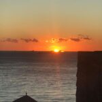 Brisa Fenoy Instagram - Colores nuevos. días claros y más largos. Sol solsticio de invierno. Tú que me enseñas el cambio en cada día y en cada respiración llena de esperanza y de nuevas posibilidades de explorar la infinitud de mi ser. Quien soy cuando no soy. Las impresiones de mis experiencias se expresan. Lo no dicho y lo no hecho. Sale la sal de mi mar. Azul. Luna llena 🌕 sol vibrante, me contagio de vuestro cambio y la aceptación. Me curo a la par vuestra. Huir de mi nunca fue una opción. Enfrentar la guerrera que dentro de mi me susurra y me dice.. la verdad. Sol nuestro soledad solo sola solamente solitud soltar sostener … sol sol sol . Feliz solsticio feliz presente feliz noche feliz dia 🌕🌞 #solstice Tarifa, Spain