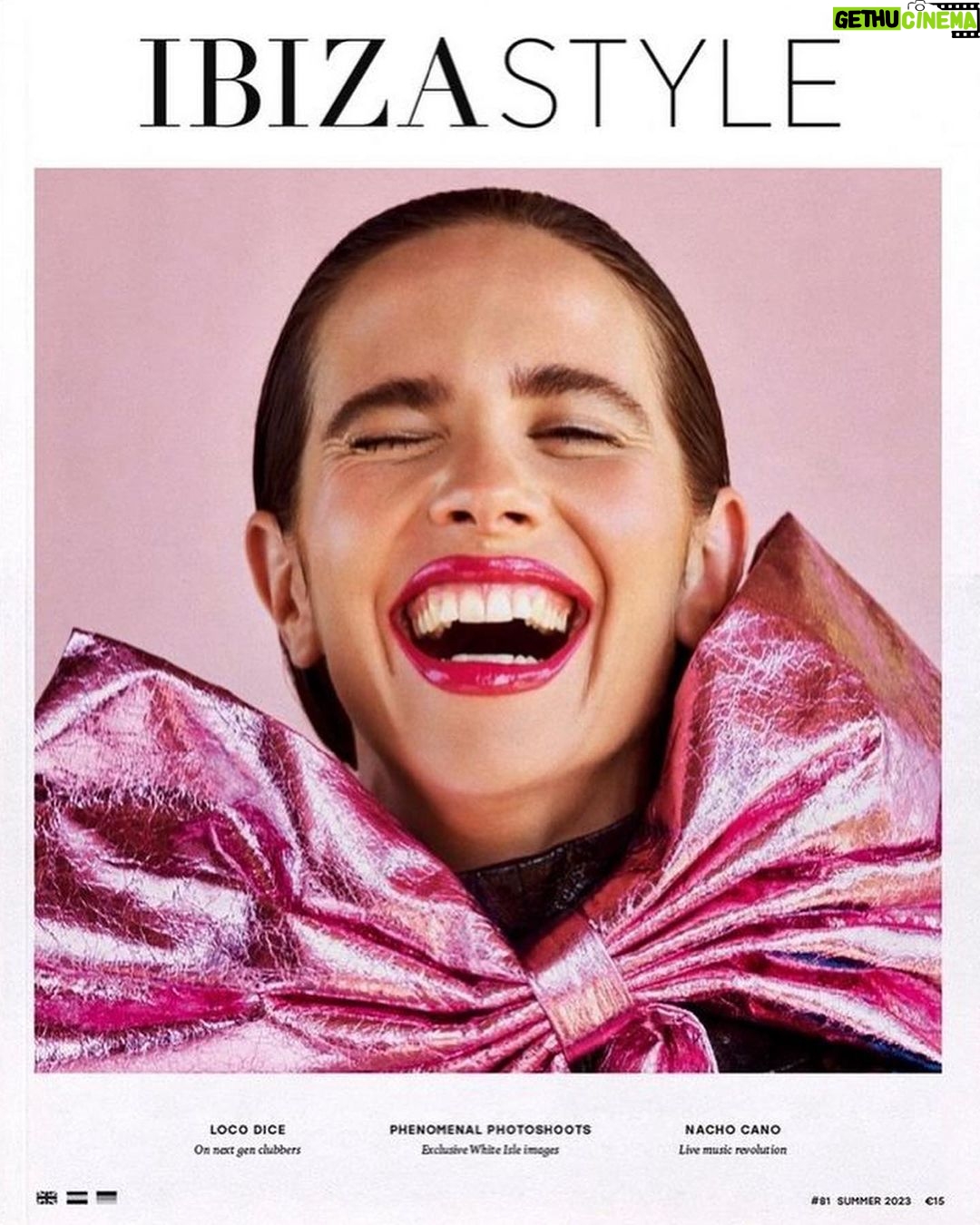 Brisa Fenoy Instagram - Smile 🩵 new cover for @ibizastylemagazine with the best @michalorenzphotography @angelicastenvinkelstylist @makeupbydafne 🩵 #cover #ibiza #editorial #style #magazine ( podéis comprarla en papel en cualquier tienda de ibiza ) @devamodels Ibiza