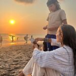 Brisa Fenoy Instagram - Eterno regalo presente continuo abrazos que con la respiración se funden en este sin tiempo ojos que vieron que lloraron que alcanzaron respuestas ya no hay confianza solo certeza. Si tú supieras el dolor y la alegría que hay dentro del espacio infinito de mi corazón. No hay un lugar exacto fuera y nunca lo habrá. Todo lugar se encuentra dentro en lo más profundo, en lo más honesto, en lo más puro. El agua con sal sanará todas mis heridas y cicatrizarán con el sol. Gracias universo infinito gracias creador gracias dioses gracias sol por iluminarnos cada día y hacerlo lo más hermoso que existe Bali, Indonesia