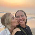Brisa Fenoy Instagram - Eterno regalo presente continuo abrazos que con la respiración se funden en este sin tiempo ojos que vieron que lloraron que alcanzaron respuestas ya no hay confianza solo certeza. Si tú supieras el dolor y la alegría que hay dentro del espacio infinito de mi corazón. No hay un lugar exacto fuera y nunca lo habrá. Todo lugar se encuentra dentro en lo más profundo, en lo más honesto, en lo más puro. El agua con sal sanará todas mis heridas y cicatrizarán con el sol. Gracias universo infinito gracias creador gracias dioses gracias sol por iluminarnos cada día y hacerlo lo más hermoso que existe Bali, Indonesia