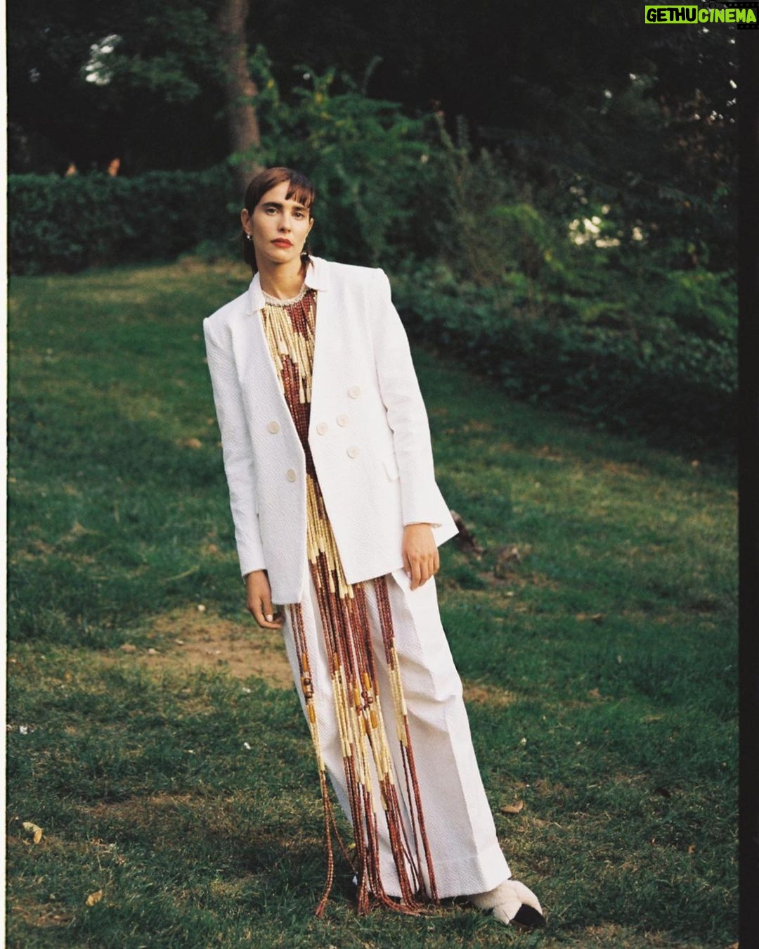 Brisa Fenoy Instagram - @lula_japan editorial with my dogs shoot by @aitanavalencia 🐉🐉🐉 #wearing @palomospain #makeup @miquelcristobal #stylish @jm.delvalle