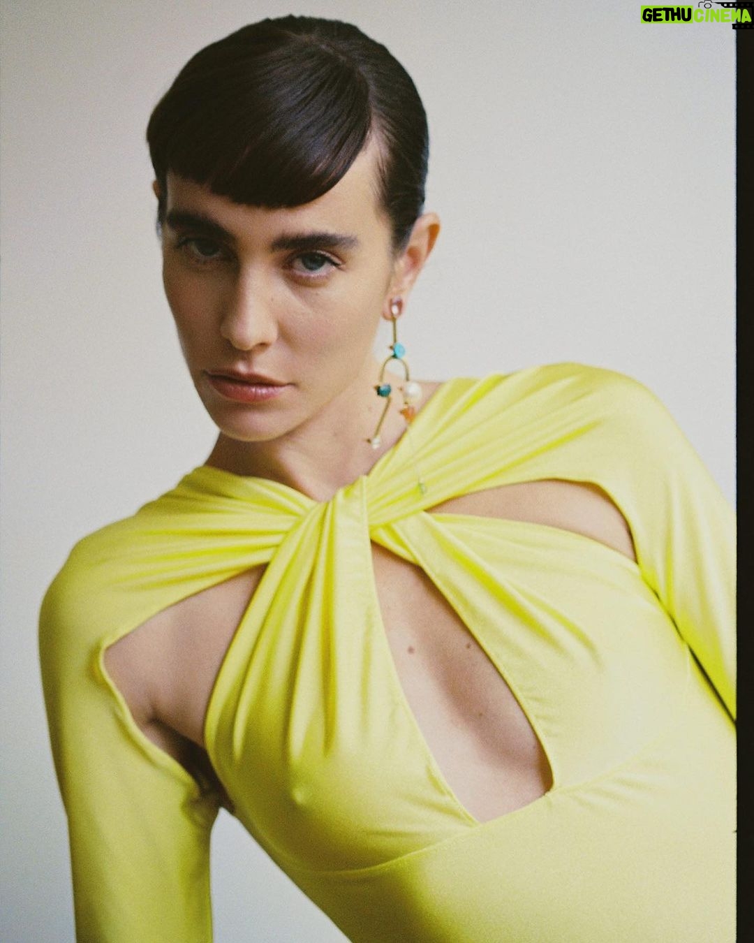 Brisa Fenoy Instagram - @lula_japan editorial with my dogs shoot by @aitanavalencia 🐉🐉🐉 #wearing @palomospain #makeup @miquelcristobal #stylish @jm.delvalle