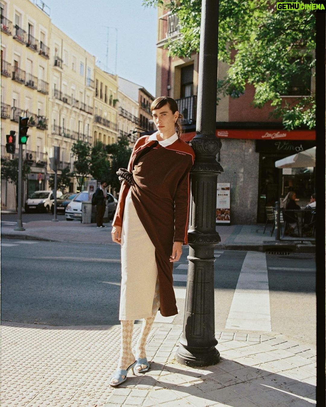 Brisa Fenoy Instagram - @lula_japan editorial with my dogs shoot by @aitanavalencia 🐉🐉🐉 #wearing @palomospain #makeup @miquelcristobal #stylish @jm.delvalle