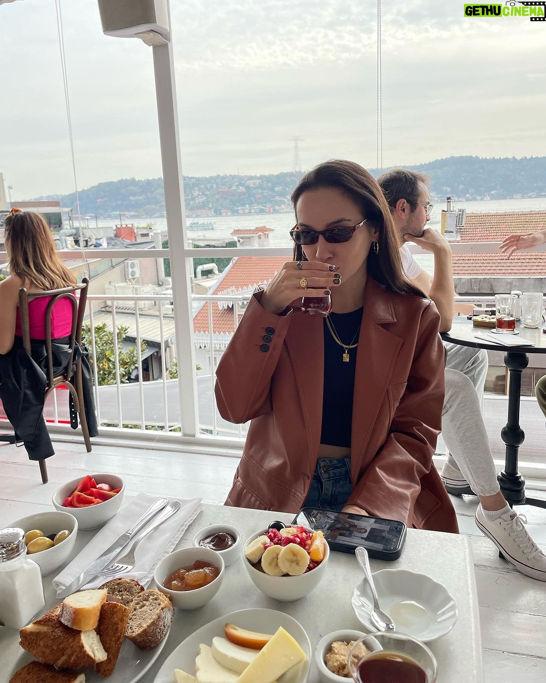 Brisa Fenoy Instagram - Istanbul so good to be back and see your beauty again through my eyes 🇹🇷 İstanbul - Türkiye