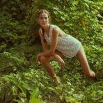 Brisa Fenoy Instagram – Lo que la oruga interpreta como el fin del mundo es para aquel que mantiene la calma el nacimiento de una mariposa
🦋
Thanks for this beautiful and purest #portrait @reynaldiharisy #location @nuanu_city @labyrinth.bali #Bali