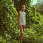 Brisa Fenoy Instagram – Lo que la oruga interpreta como el fin del mundo es para aquel que mantiene la calma el nacimiento de una mariposa
🦋
Thanks for this beautiful and purest #portrait @reynaldiharisy #location @nuanu_city @labyrinth.bali #Bali