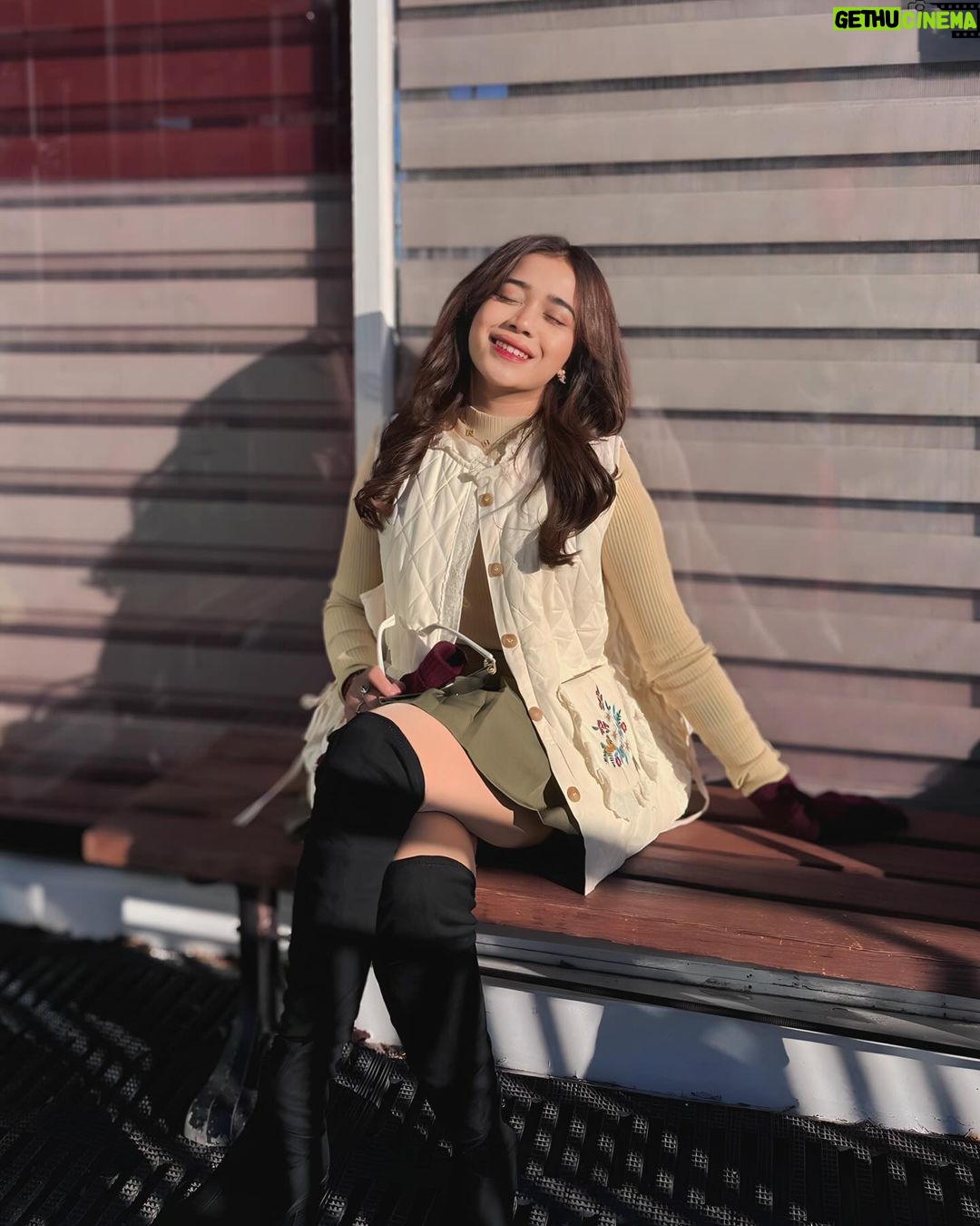 Brisia Jodie Instagram - dinginnya sampe ke ulu watu Ketep Pass