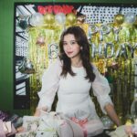 Brisia Jodie Instagram - udah memasuki angka 3+6x7-20+2. ini adalah ulangtahun yg sederhana namun terindah. terimakasih banyak yg selalu support aku suka maupun duka. makasih yg selalu ada tanpa ada “maunya”. sebenernya gamau post tapi yaudah gapapa abis aku sayang bgt, bersyukur bgt. makin gede makin ga peduli sm hal2 ga penting yg buang uang dan tenaga, lebih baik dibagi untuk orang yg membutuhkan🤍 aku senang jadi jodie yg seperti ini🤍 Sayang Banget