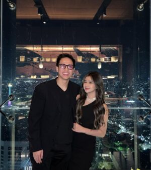 Brisia Jodie Instagram - Tahun baru ini sangat bersyukur karna masih diberi kesehatan&rezeki sehingga bisa kumpul bersama keluarga dan orang2 tersayang. walaupun setengah tahunku cukup pahit, tetapi berkat yg aku dapetin sekarang adalah berkat yang terbaik. aku percaya apa yang aku tanam selama ini lagi aku tuai sekarang. terimakasih keluargaku dan orang2 tersayangku yg selalu bikin aku ga sedih. semoga tahun ini jauh lebih baik dan rezeki kita semua berlimpah dan bisa selalu berbagi kepada sesama❤️ oh ya terutama pacarku ini yg baiknya menembus awan. love you❤️