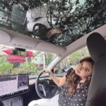 Brisia Jodie Instagram - setelah phobia listrik berpuluh tahun, akhirnya aku beli mobil listrik. karna yg penting kontra dulu. ini mobil pertama yg aku beli karna tembus pandang jadi aku gaperlu takut hehe. Terimakasih Tuhan berkat Mu atas kerja kerasku luar biasa❤️ semoga kalian bisa dapet apa yg kalian mau juga ya soon! Amin. sukses ya! Benci Tapi Cinta
