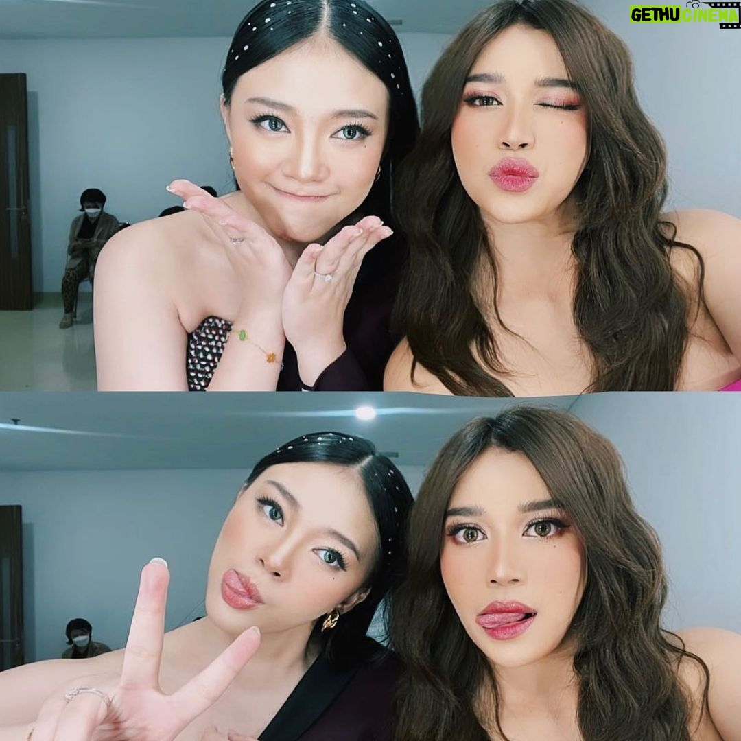 Brisia Jodie Instagram - duo mage Tukang Cukur Yang Udah Tau Gaya Gw