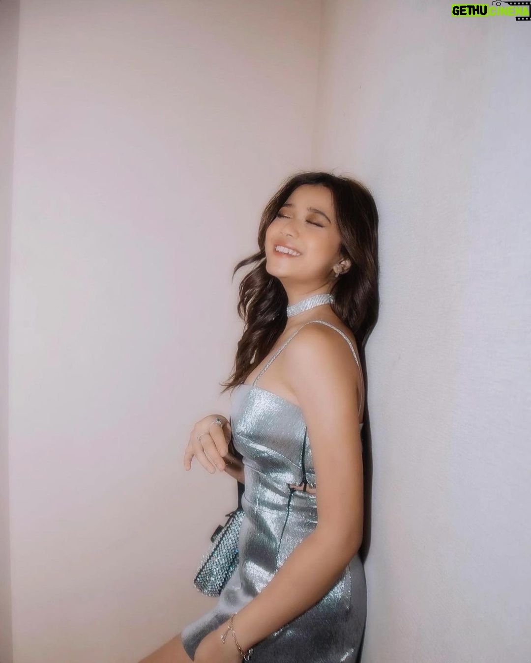 Brisia Jodie Instagram - Penyebab mata sakit saat melirik adalah karena terjadinya infeksi pada bagian mata. Infeksi mata bisa disebabkan oleh peradangan atau pembengkakan di selaput bening yang menyelimuti bola mata dan kelopak mata bagian dalam. -aku pulang-