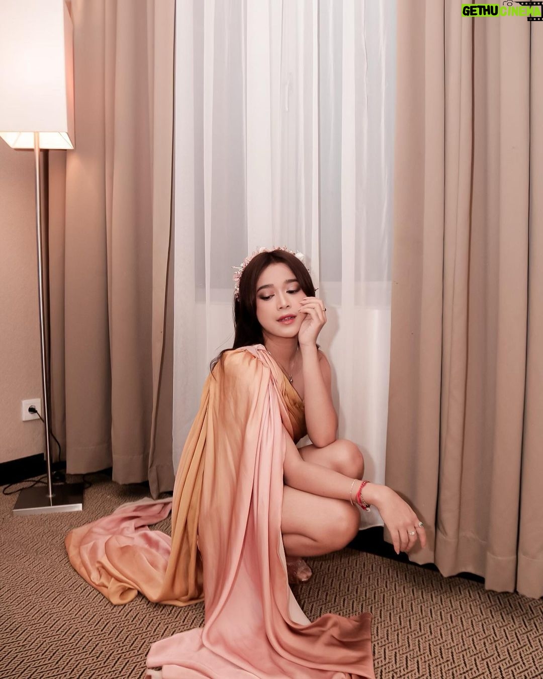 Brisia Jodie Instagram - Durian tanpa duri ini termasuk salah satu jenis durian yang begitu langka dan jika dijual harganya bisa begitu tinggi. Untuk daging buahnya sendiri durian tanpa duri ini tidak jauh berbeda rasa manis dan legitnya hanya saja warnanya sedikit lebih pucat. Mamuju