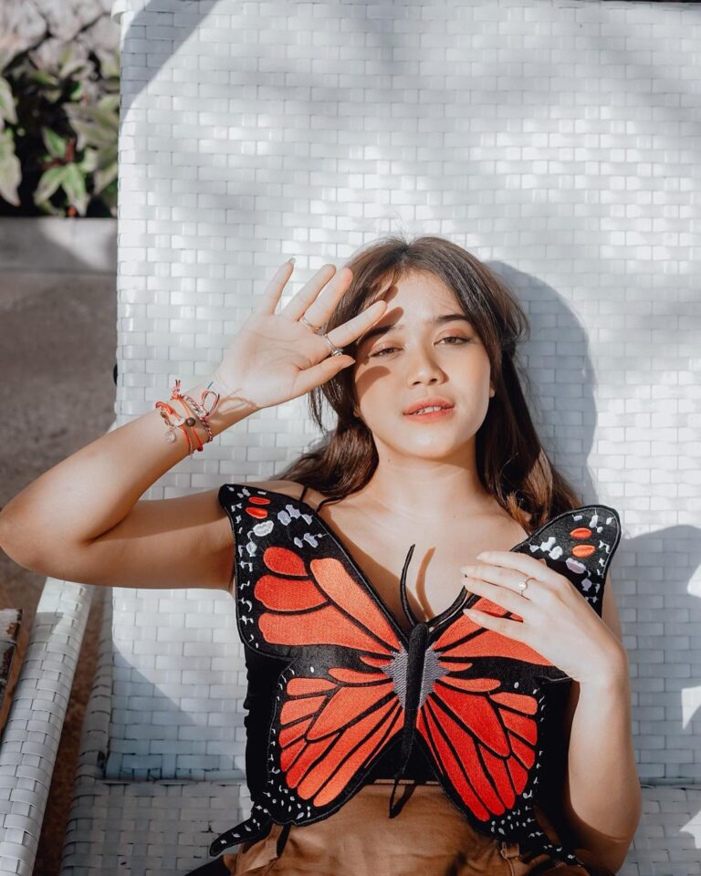 Brisia Jodie Instagram - Kupu-kupu gak bisa terbang kalo kedinginan Blu-Zea Resort by Double-Six