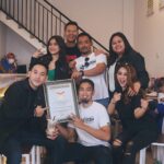 Brisia Jodie Instagram – Tepat hari ini 26 Juni 2022. Es Teh Indonesia berhasil menorehkan sejarah dengan memecahkan Rekor MURI “Pembukaan Toko dengan Pemotongan Pita Serentak di Lokasi Terbanyak” bangga bgt, selalu bersyukur punya team yg soild. Omg guys we did it!!!!❤️ jd keinget tahun 2019 baru ada 1 toko dan skrg udah 700++ cabang. Terharu sekaliiii dan bangga menjadi salah satu owner dari @esteh.indonesia . Love you guys!!! Pokoknya kalian juga harus sukses dan bahagia ya semuanya🍃🌹.
.
📸: @yudiyanuari_ Kerja Cari Duit Modal Nikah