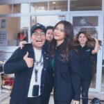 Brisia Jodie Instagram – Tepat hari ini 26 Juni 2022. Es Teh Indonesia berhasil menorehkan sejarah dengan memecahkan Rekor MURI “Pembukaan Toko dengan Pemotongan Pita Serentak di Lokasi Terbanyak” bangga bgt, selalu bersyukur punya team yg soild. Omg guys we did it!!!!❤️ jd keinget tahun 2019 baru ada 1 toko dan skrg udah 700++ cabang. Terharu sekaliiii dan bangga menjadi salah satu owner dari @esteh.indonesia . Love you guys!!! Pokoknya kalian juga harus sukses dan bahagia ya semuanya🍃🌹.
.
📸: @yudiyanuari_ Kerja Cari Duit Modal Nikah