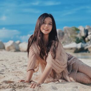 Brisia Jodie Instagram - Panjangkanlah umur kami ya Tuhan.. masih banyak mimpi2 yang harus ditemui🥺✨ Aminn