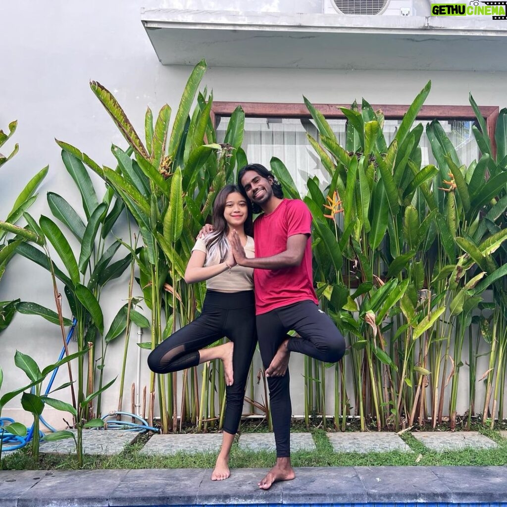 Brisia Jodie Instagram - Yoga&Breakfast in Bali with my bestfriend✨✨ menghilangkan segala kelelahan yg sampe ke tulang2, serta berencana untuk pola hidup sehat biar ga overthinking. Aku akan belajar bilang “engga” dan kurangi rasa “gaenakan” sm org karna udah mulai harus mikirin diri sendiri dulu. Pagi Pagi Udah Ada Yang Marah-Marah