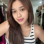 Brisia Jodie Instagram – Hayo ngaku siapa yang disini ngerasa kulitnya kusam? Salah satu rahasia kulit cerah aku adalah rutin eksfoliasi pakai ini!
Apalagi bagi kalian yang masih takut eksfo, Licorice Brightening Pad to the rescue! Mengangkat sel kulit mati dan mencerahkan, super gentle & easy to use 🤍
Setelah cuci muka, tinggal usap kapas dari sisi bertekstur lalu sisi halus 😉 Love bgt! Ada yang udah cobain?
#NPURE #LicoriceSeries #generasikulitsehat