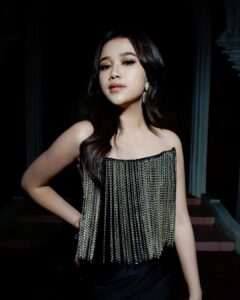 Brisia Jodie Instagram - 🥀 . . Styled by @elcofrebliaman Makeup&hairdo by @hilgamakeup 📸 : @hilgamakeup Stunning dress from @howardlaurent ❤️ Inget Pesan Ibu