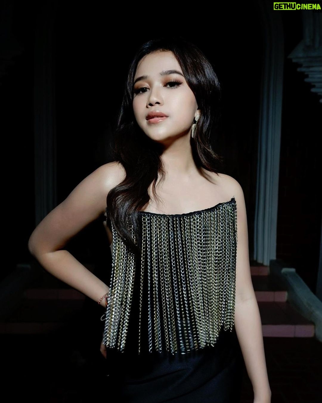 Brisia Jodie Instagram - 🥀 . . Styled by @elcofrebliaman Makeup&hairdo by @hilgamakeup 📸 : @hilgamakeup Stunning dress from @howardlaurent ❤️ Inget Pesan Ibu