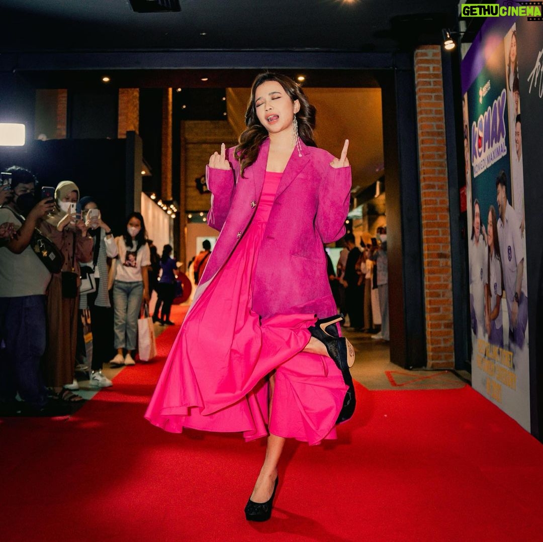 Brisia Jodie Instagram - Premiere Love Knots❤️ udah pada nonton blm guys filmnya? Masih bisa dibeli di @tiketcom yaa!! . . Dress from @byeol.thebrand x @withlovethebrand Blazer from @studiomoral 😍🌈 📸: @bahanagaung Seneng Bgt Bwt Hari Nie My Best Prend