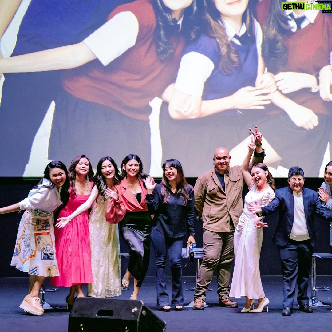 Brisia Jodie Instagram - Premiere Love Knots❤️ udah pada nonton blm guys filmnya? Masih bisa dibeli di @tiketcom yaa!! . . Dress from @byeol.thebrand x @withlovethebrand Blazer from @studiomoral 😍🌈 📸: @bahanagaung Seneng Bgt Bwt Hari Nie My Best Prend