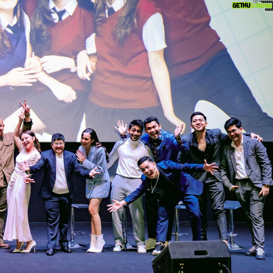 Brisia Jodie Instagram - Premiere Love Knots❤️ udah pada nonton blm guys filmnya? Masih bisa dibeli di @tiketcom yaa!! . . Dress from @byeol.thebrand x @withlovethebrand Blazer from @studiomoral 😍🌈 📸: @bahanagaung Seneng Bgt Bwt Hari Nie My Best Prend
