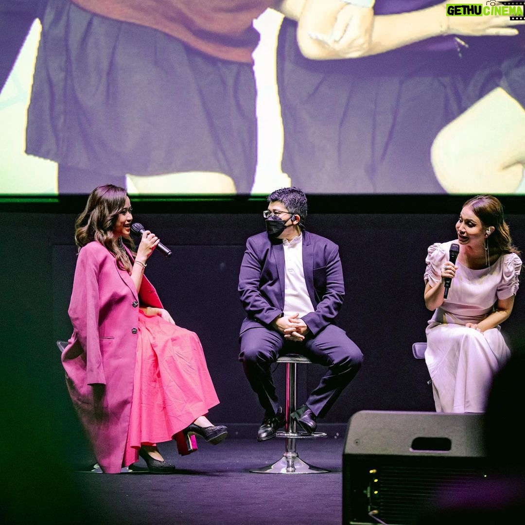 Brisia Jodie Instagram - Premiere Love Knots❤️ udah pada nonton blm guys filmnya? Masih bisa dibeli di @tiketcom yaa!! . . Dress from @byeol.thebrand x @withlovethebrand Blazer from @studiomoral 😍🌈 📸: @bahanagaung Seneng Bgt Bwt Hari Nie My Best Prend