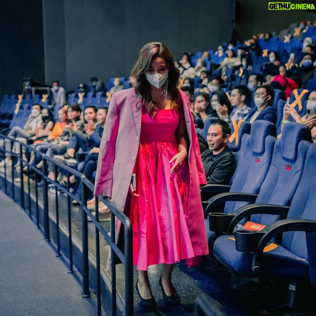 Brisia Jodie Instagram - Premiere Love Knots❤️ udah pada nonton blm guys filmnya? Masih bisa dibeli di @tiketcom yaa!! . . Dress from @byeol.thebrand x @withlovethebrand Blazer from @studiomoral 😍🌈 📸: @bahanagaung Seneng Bgt Bwt Hari Nie My Best Prend