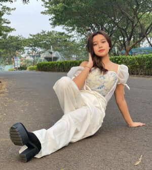 Brisia Jodie Instagram - Dalam rangka merayakan kebahagiaan aku, Aku mau follback 30 orgg yg paling keliatan dicomment ya!❤️🥰