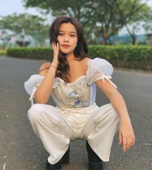 Brisia Jodie Instagram - Dalam rangka merayakan kebahagiaan aku, Aku mau follback 30 orgg yg paling keliatan dicomment ya!❤️🥰
