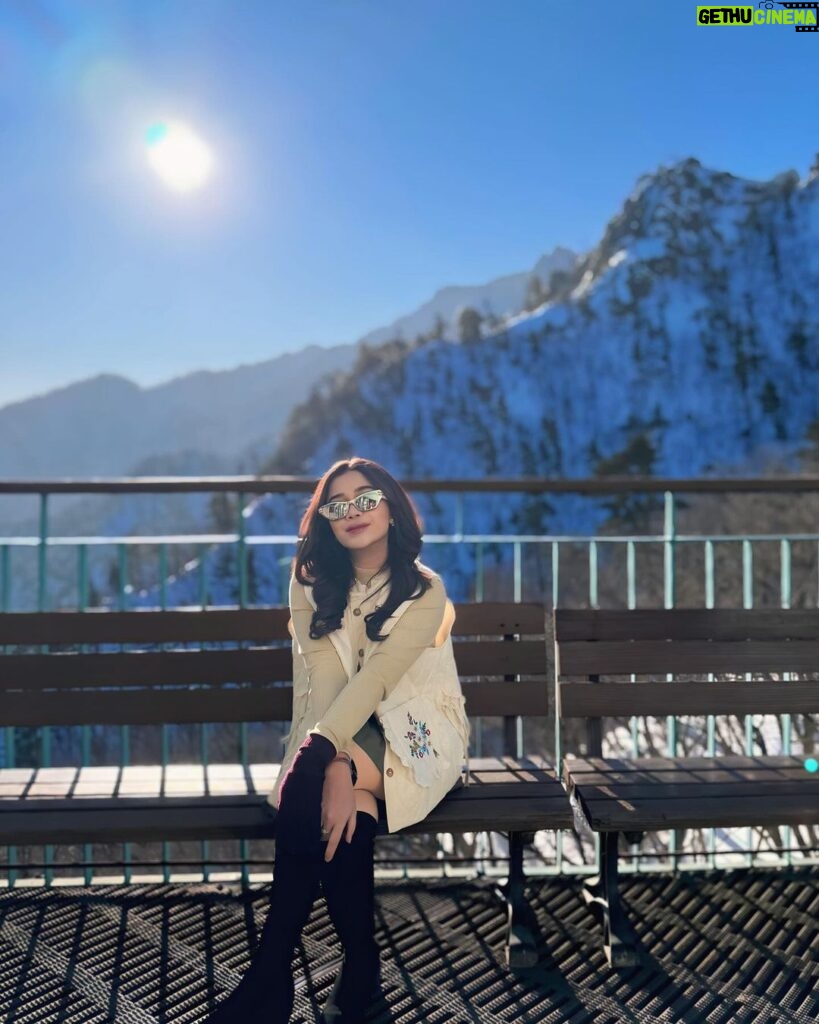 Brisia Jodie Instagram - dinginnya sampe ke ulu watu Ketep Pass