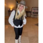 Britney Spears Instagram - Not sure why I look unbelievably tiny with these clothes on 😂😂😂🙄🙄🙄 !!!