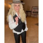Britney Spears Instagram - Not sure why I look unbelievably tiny with these clothes on 😂😂😂🙄🙄🙄 !!!