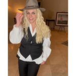 Britney Spears Instagram - Not sure why I look unbelievably tiny with these clothes on 😂😂😂🙄🙄🙄 !!!