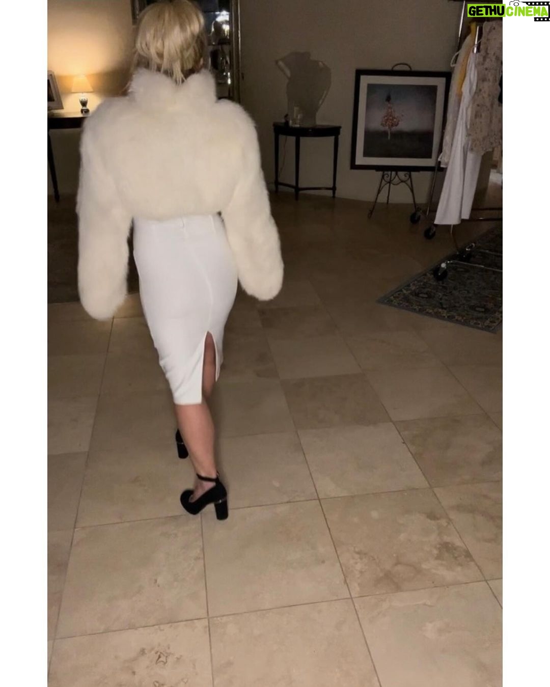 Britney Spears Instagram - Throwback 2023 !!! 2023 sucked !!! I’m so ready for 2024 🤪🤪🤪 !!!