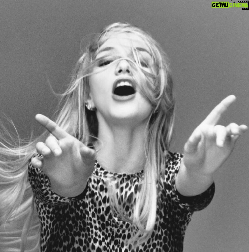 Britney Spears Instagram - Hola 👋🏻 📷: Herb Ritts