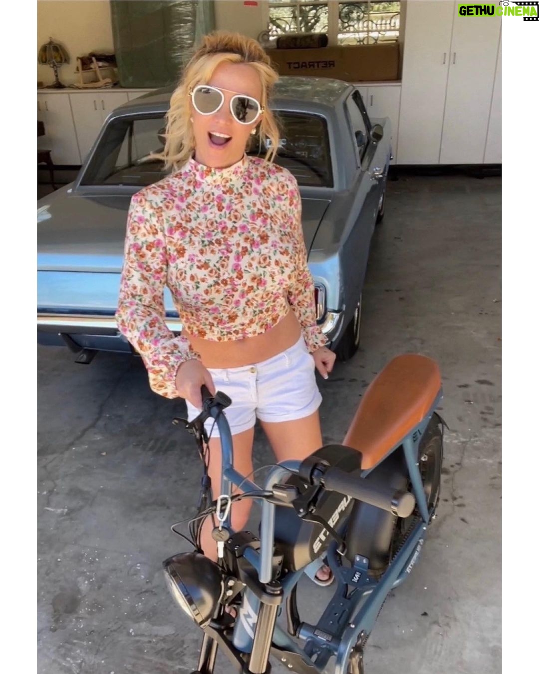 Britney Spears Instagram - When the interpretation of hop on is an understatement 😎 !