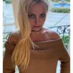 Britney Spears Instagram – First time doing portraits 🌹🌹 !!!