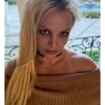 Britney Spears Instagram – First time doing portraits 🌹🌹 !!!